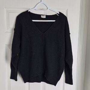 Aritzia Wilfred Free Black V-Neck Soft Nylon Sweater Small Oversized